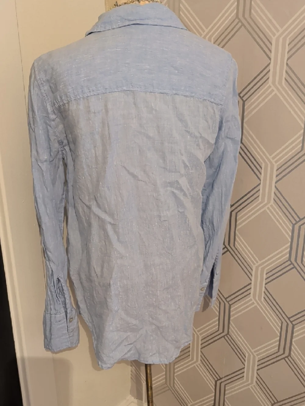 H&M Light Blue Women's Linen Blend Button-Down Shirt - Picture 5 of 6